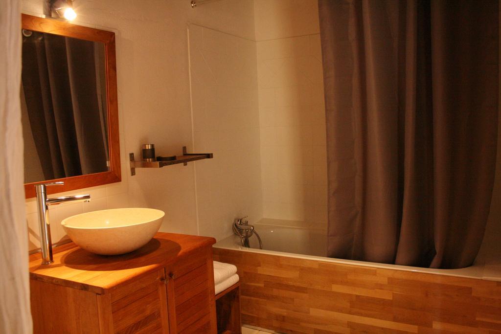 Guesthouse De Cambis B&B Remoulins Exterior photo