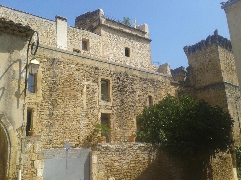 Guesthouse De Cambis B&B Remoulins Exterior photo