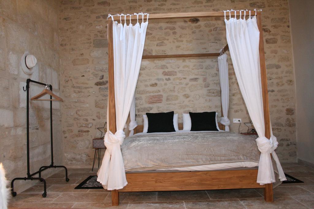 Guesthouse De Cambis B&B Remoulins Exterior photo