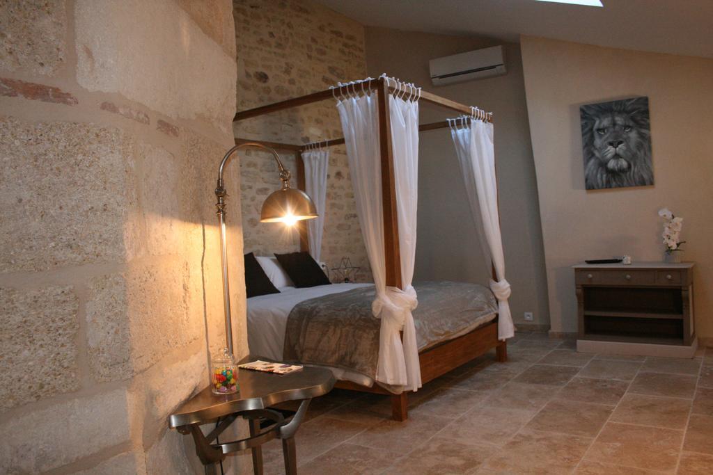 Guesthouse De Cambis B&B Remoulins Exterior photo